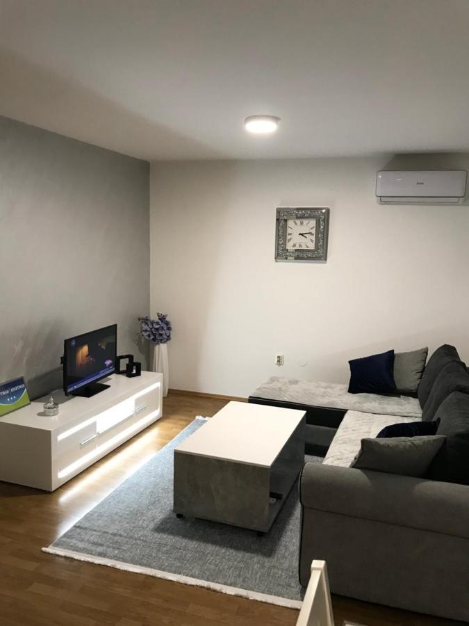 Apartman/stan Na Dan Apartment *